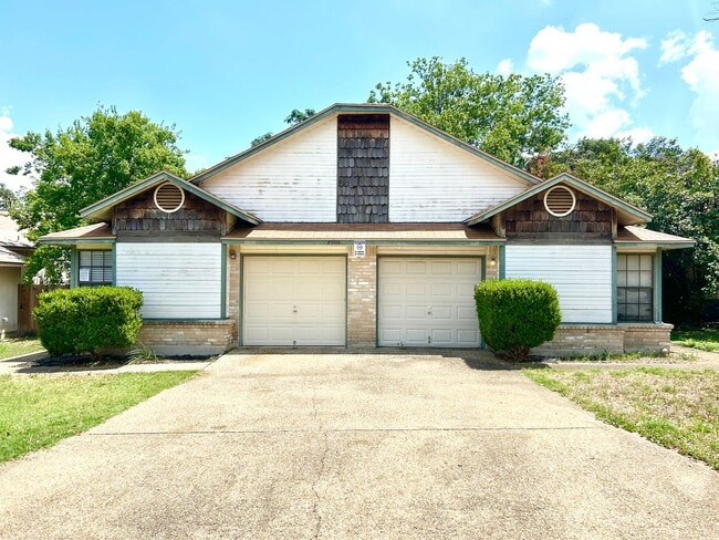 Photo - MUST SEE! Spacious Duplex With Garage & Google Fiber Access!