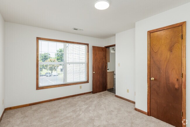 2BR, 1BA - 725SF - Primary Bedroom
