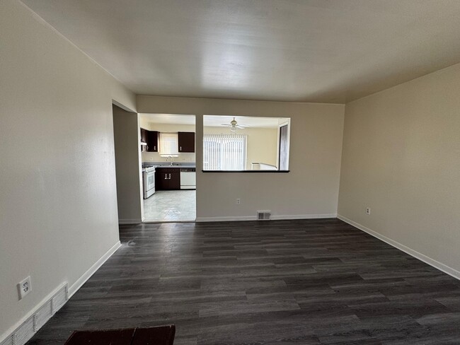 Photo - 16024 Wellington Ave