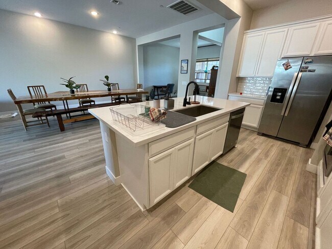 Photo - Beautiful 3 bedroom townhome in Goodyear!