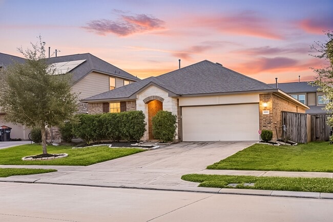 Building Photo - 9415 Summer River Dr