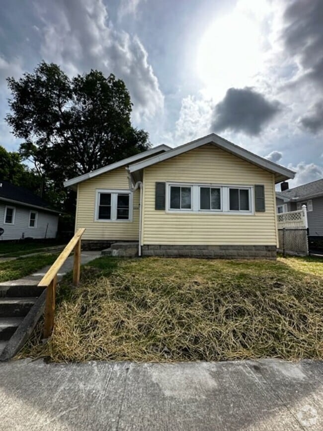Building Photo - 2 bedroom 1 bath, large back yard - availa... Rental