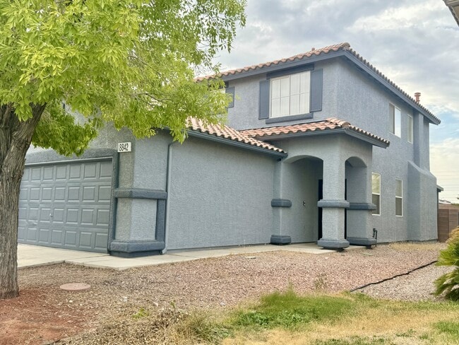 Photo - Elegant 4 Bed, 3 Bath Fully Furnished Hous...