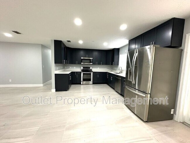 Photo - 2432 NE 28th St