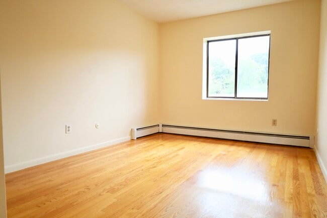 Photo - 72 Martensen St Unit 4