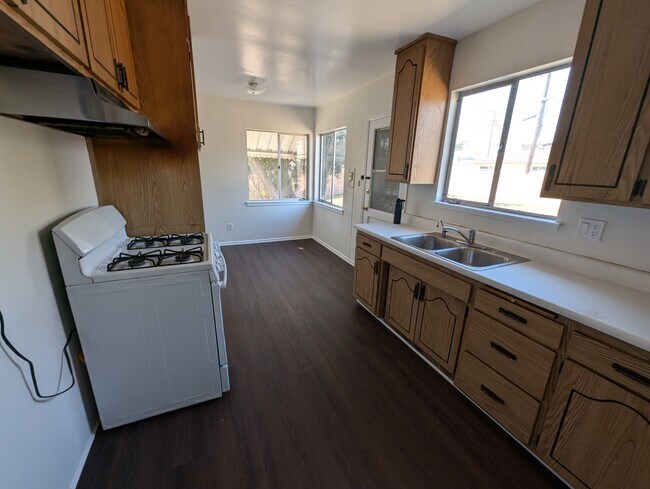 Photo - 2215 W 157th St