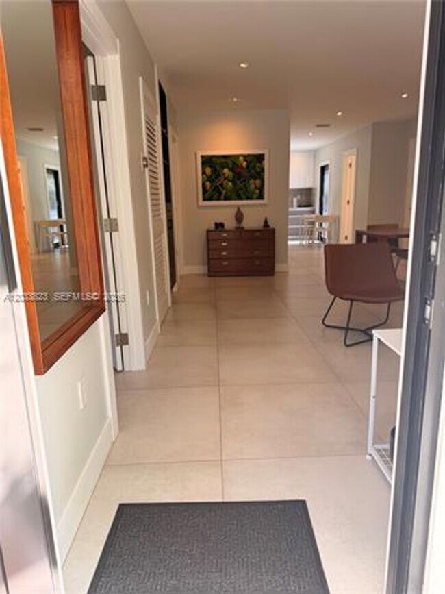 Photo - 360 NW 40th St