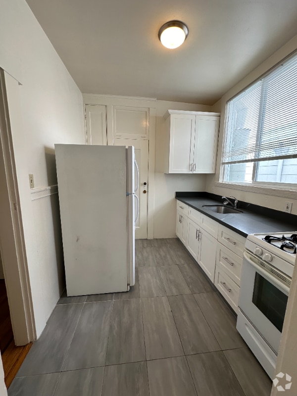 Building Photo - 1181 Clay St Rental