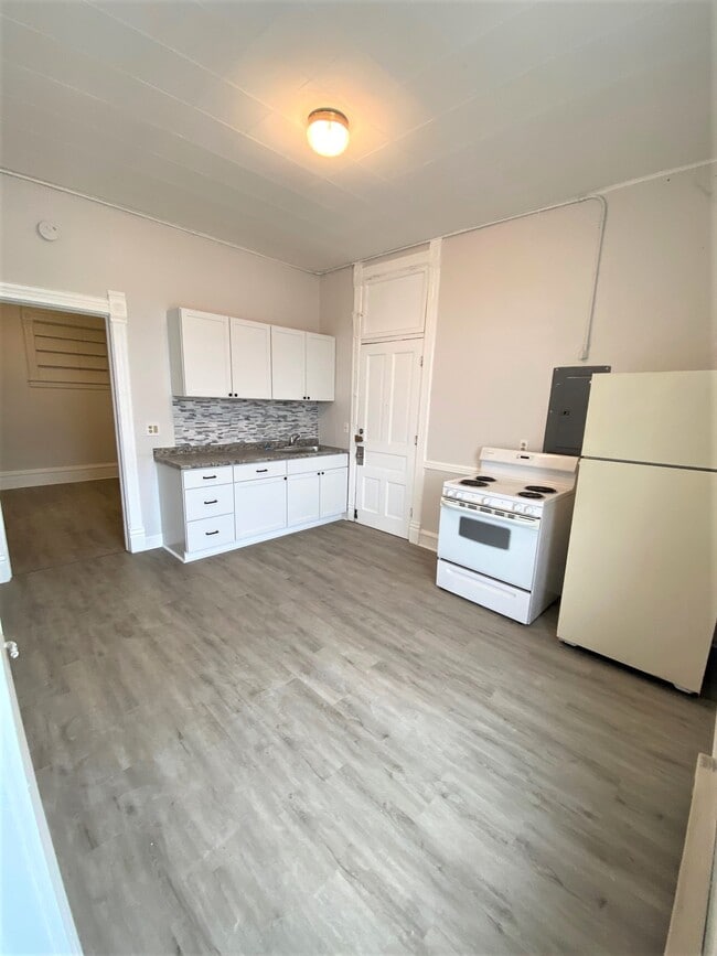 Building Photo - 115 S Main St Unit 2