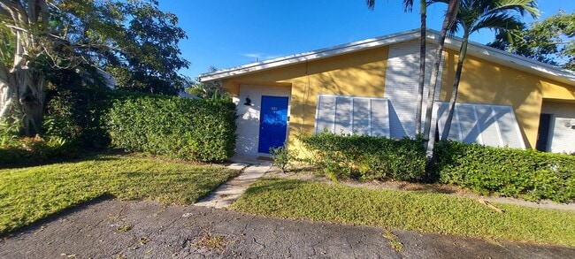 Building Photo - 221 Beverly Dr Unit 221 Beverly Dr.