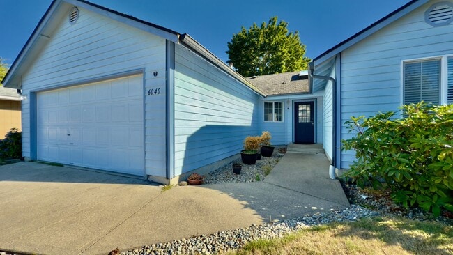 Building Photo - One-Level Home w/ Fenced Yard & Park Access