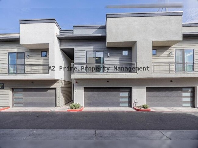 Photo - 142 E Hearne Way