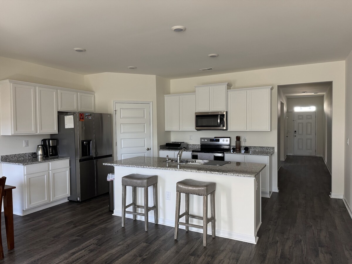 Photo - 163 Champlain Rd