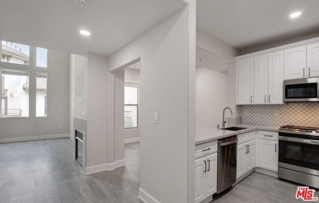 Photo - 6280 W 3rd St Unidad 4-413