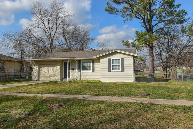 Photo - 1302  Stanford- House **COMING SOON**