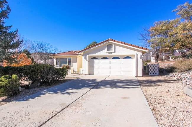 Building Photo - Cliff Rose - 3 Bedroom and 2 Bathroom