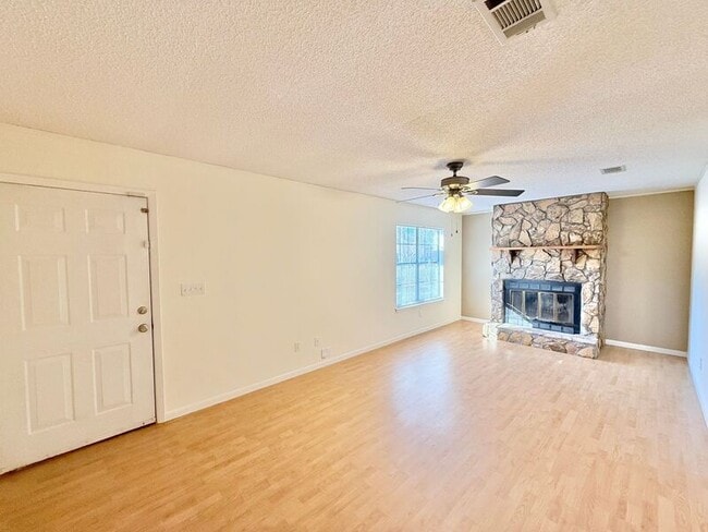 Photo - 5805 Loring Dr