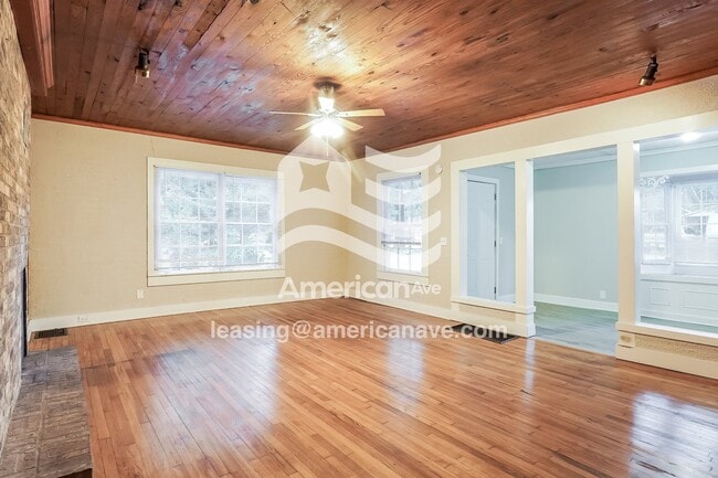 Photo - 3004 Shannon Dr