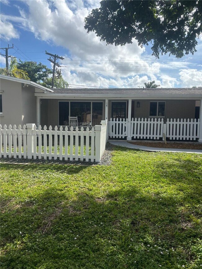 Photo - 2002 NE 43rd St