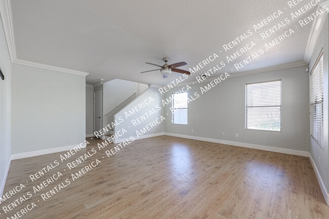 3668 E Orchid Ln