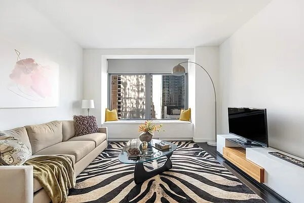 Building Photo - High Floor - Friendly Condo.