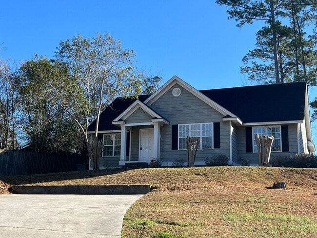 Building Photo - 4 Bedroom 3 Bathroom Home in Valdosta