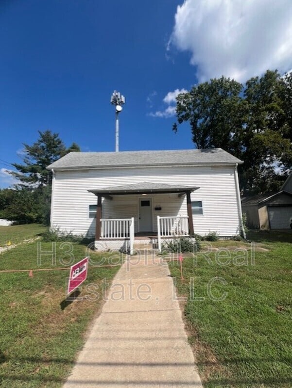 Building Photo - 232 N Hesperia St Rental