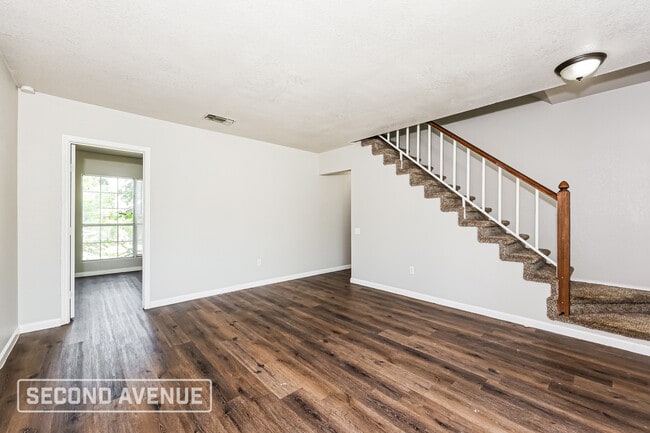 2712 Creekwood Ln