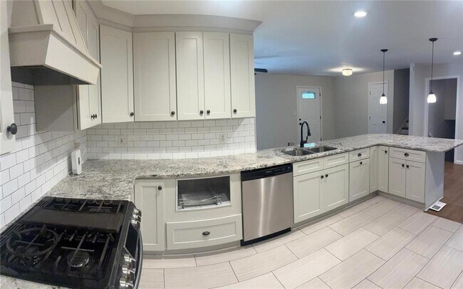 Photo - 1744 Oak Ridge Way NW