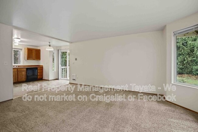2421 Bickford Ave