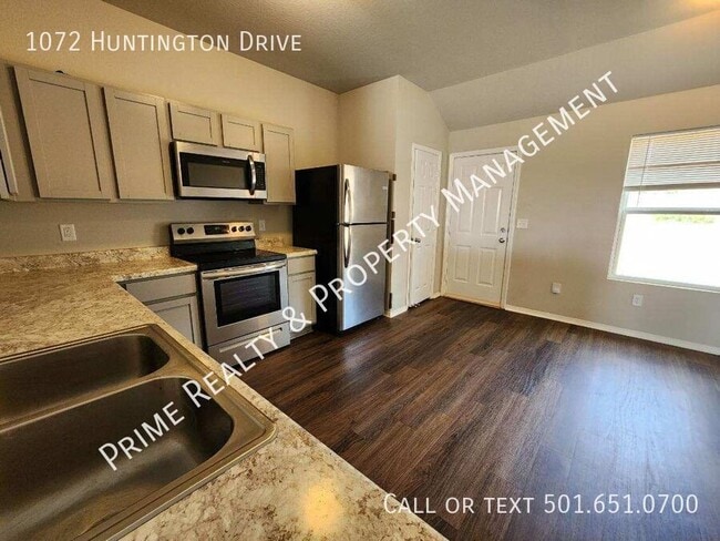 Photo - 1072 Huntington Dr