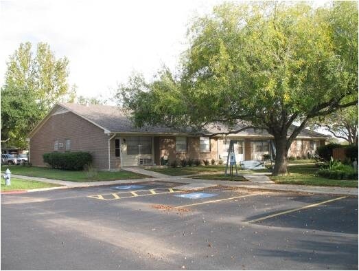 Country Village Square Apartments - Country Village Square Apartments