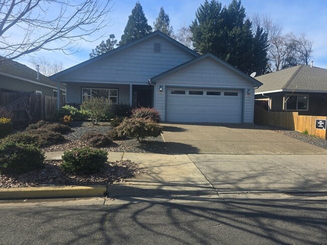 Photo - 3 bed 2 bath Home for Rent in Grants Pass