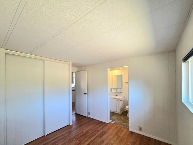 Photo - 1529 NW Avon Ct