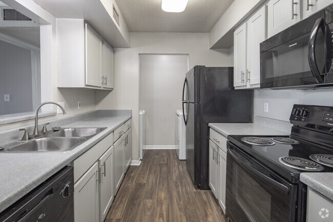 2BR, 2BA - 1,205SF - Kitchen