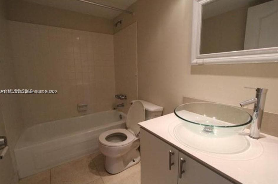 Photo - 5775 W 20th Ave Unidad 406