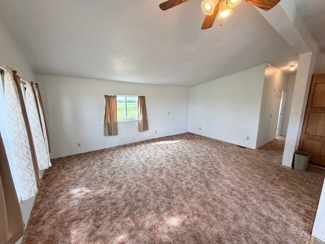 Photo - Secluded country home w/ 2-car garage