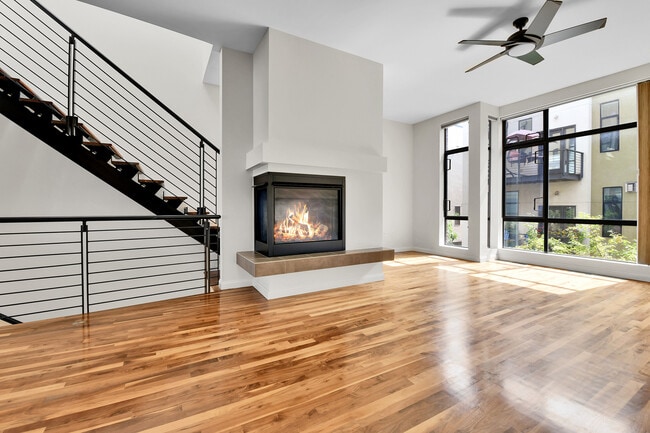 Building Photo - 2345 Walnut St Rental