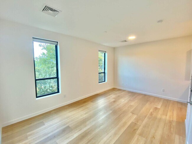 Photo - 104 Howe St Unit 506