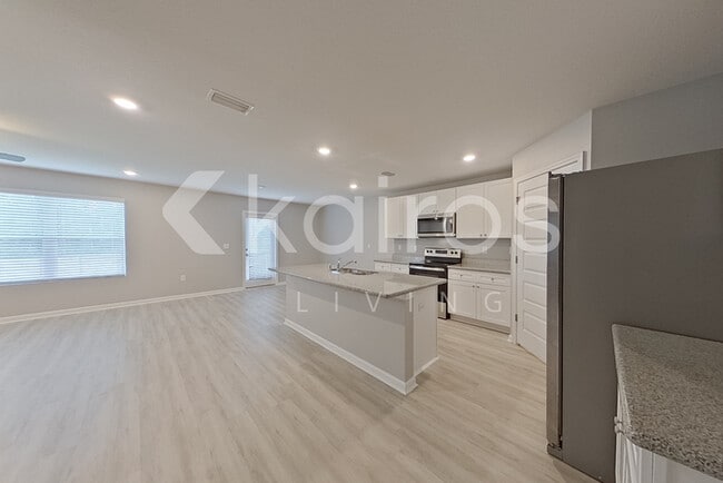 Photo - 4820 Malay Cir