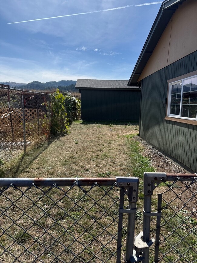 874 SE Vine Maple Dr
