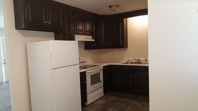 Building Photo - 12747 Westbrook Dr Unit Westbrook  B