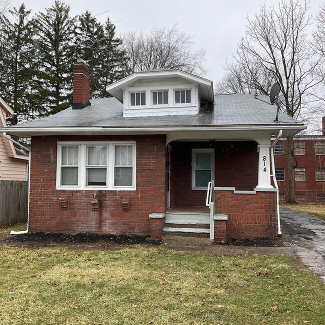 Building Photo - 814 Dover Ave