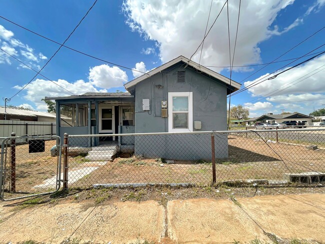 Photo - 319 N Houston St