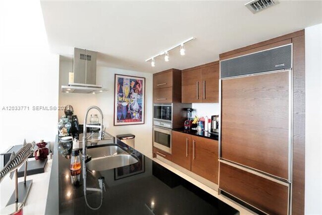 Photo - 495 Brickell Ave Unidad 495 Brickell Ave # 4703