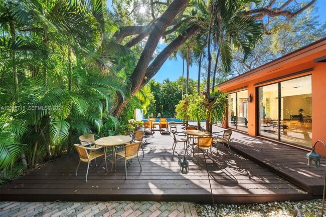 Building Photo - 5627 Granada Blvd