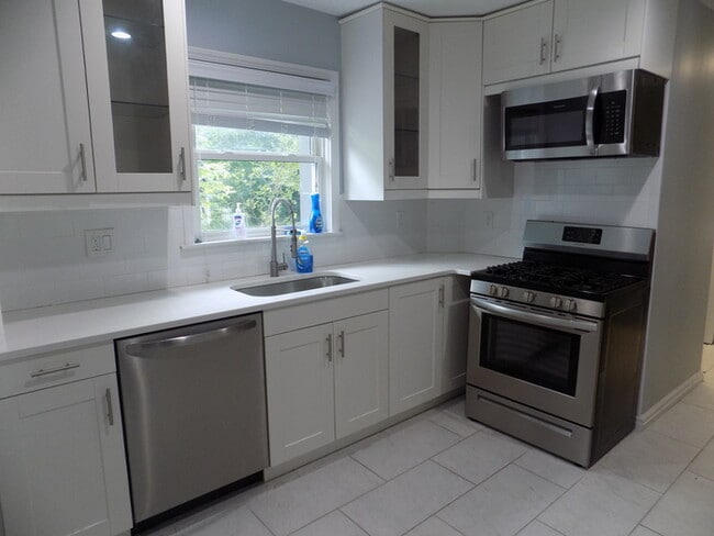 Photo - Nice Updated 4 bedroom house with first floor primary bedroom/Bathroom