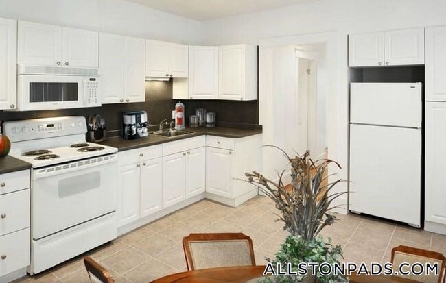 Building Photo - 441 Cambridge St Unit 7