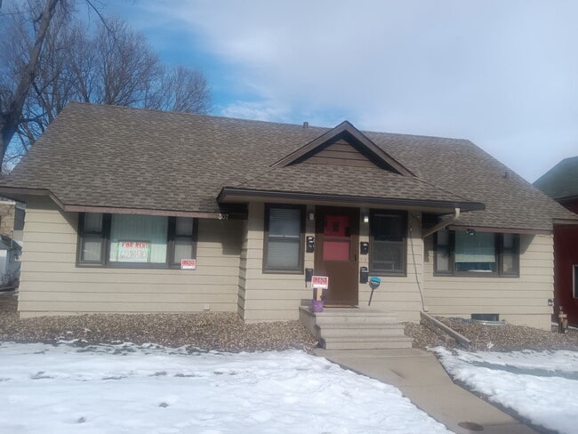 Photo - 307 4th St E