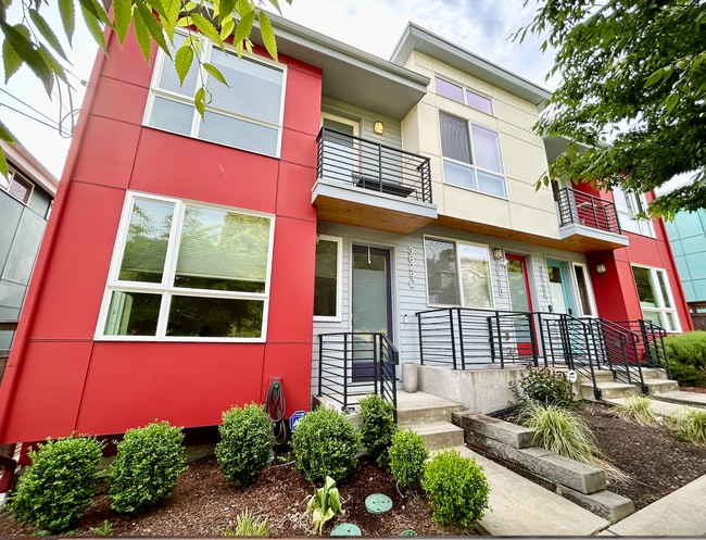 Building Photo - Mount Baker/Columbia City Townhouse